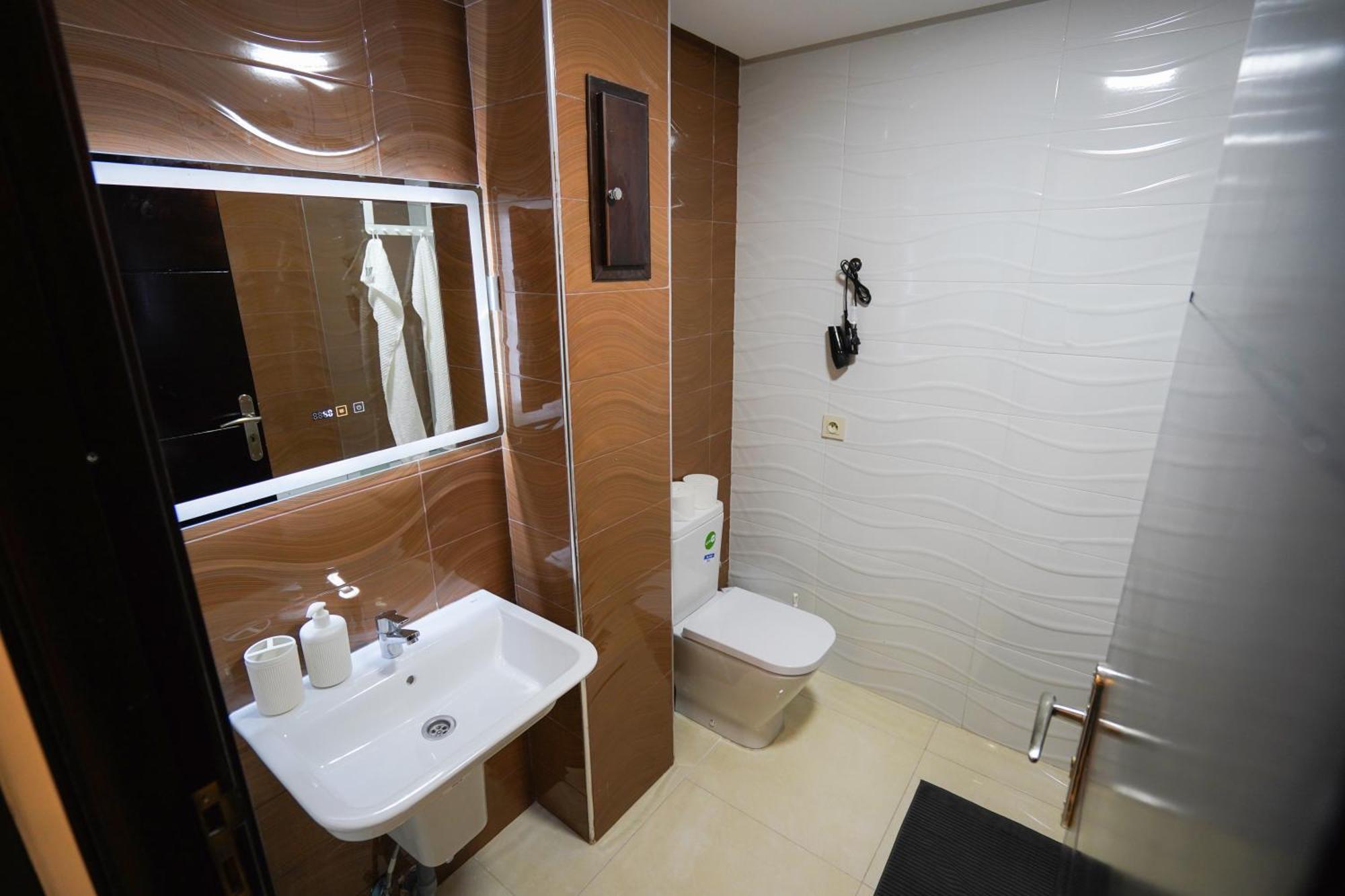 Appartement With Terasse 5 Min To Tanger Marina-Free Parking Exteriör bild